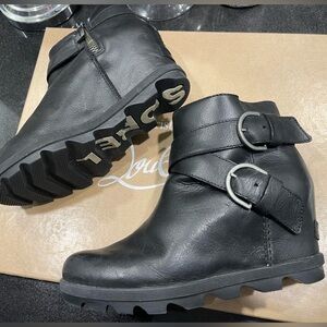 Sorel Joan of Arctic Wedge II Buckle Ankle Boot Black Leather Buckle waterproof